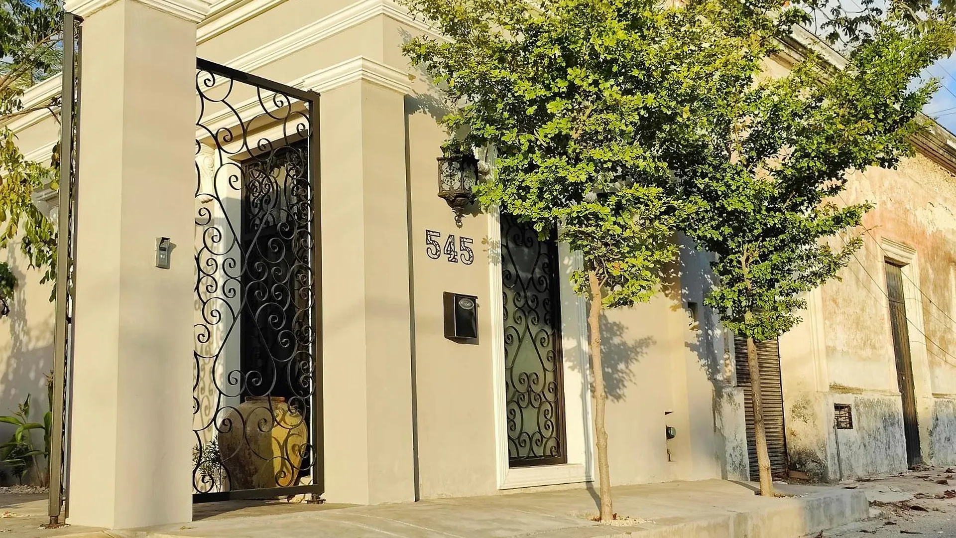 Studio La Flor En Santiago Merida